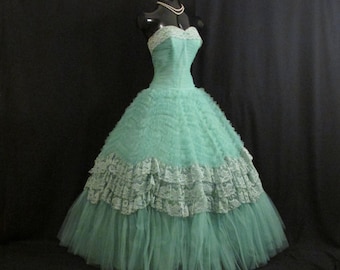 Green Strapless Tulle Lace Ruffles Party Dress Green Strapless Tulle Lace Ruffles Party Dress