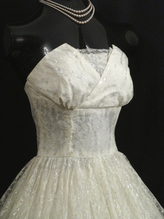 Vintage 1950's 50s STRAPLESS Bombshell White Silv… - image 4