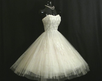 SALE Vintage 1950's 50s STRAPLESS Bombshell White Tulle Silver Metallic Lace Taffeta Party Prom WEDDING Dress Gown