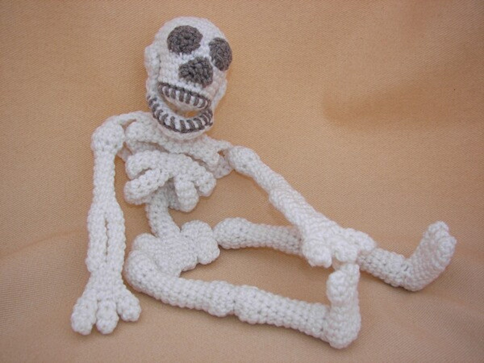 Realistic Bona Fide Skeleton Crochet Amigurumi Pattern Halloween skeletons, Hall