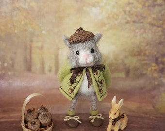 Needle Felted Fall Squirrel Collecting Acorns!