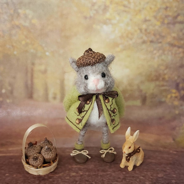 Needle Felted Fall Squirrel Collecting Acorns!