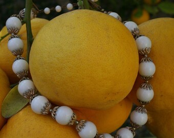 Vintage 1950's White & Gold Necklace