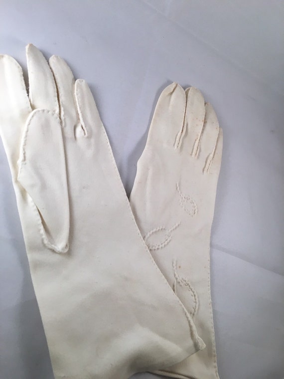 1950s Vintage Off-White Gloves - image 5