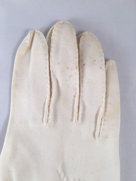 1950s Vintage Off-White Gloves - image 3