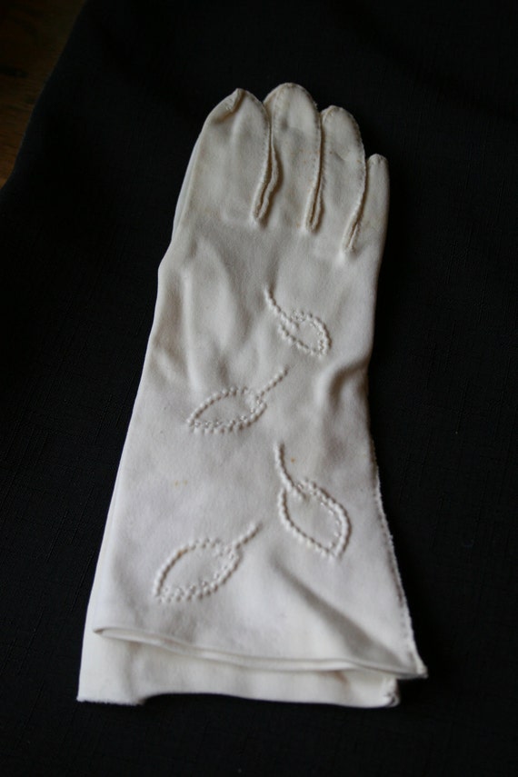 1950s Vintage Off-White Gloves - image 2