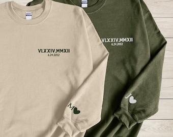 Individuell gesticktes Sweatshirt mit römischer Ziffer, Paar-Shirt Initiale am Ärmel, Jubiläumsjahr, personalisierter Datum Hoodie, Valentinstag Geschenk
