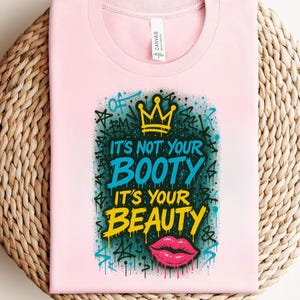 Empowering Beauty Queen Graphic Tee - Confident Streetwear Graffiti Lips Crown Design