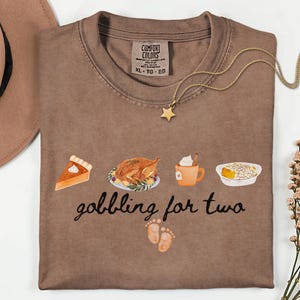 Joli t-shirt faire-part de grossesse pour Thanksgiving, t-shirt couleurs confort, chemise bébé automne, haut de maternité automne, faire-part gourmand
