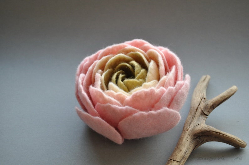 Felt Flower Felt Ranunculus Flower Brooch Sweet Pink Cream Etsy
