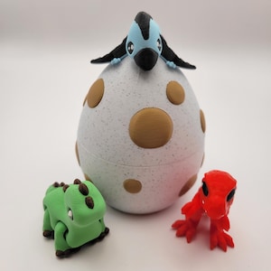 Dino Discovery Egg – 3 Articulating Dinosaurs Inside!