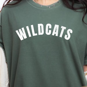 Comfort Colors Wildkatzen T-Shirt: Retro Maskottchen, Schul Spirit