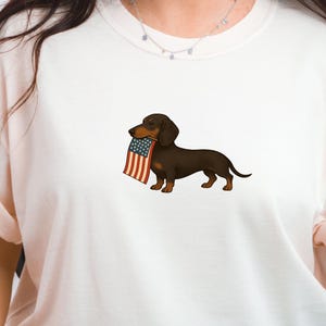 Camiseta Patriotic Dachshund Comfort Colors: Filhote de cachorro do 4 de julho