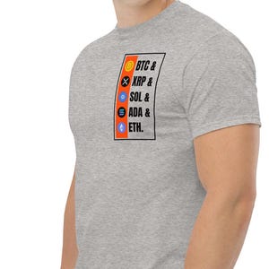 Maglietta unisex con design classico tascabile, Bitcoin BTC XRP ETH, Solana e Cardano & List
