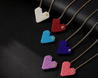 Collana a cuore con perline Miyuki Delica: ciondolo con marchio dorato