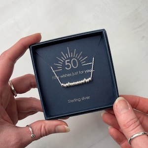 Collar especial de 50 cumpleaños con 50 eslabones de plata de ley en una delicada cadena fina. Hecho a mano.