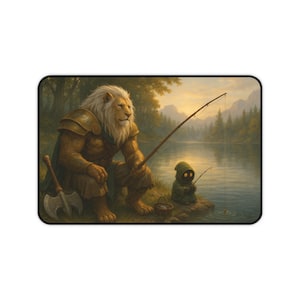 Tappetino da gioco Fantasy Lion Warrior Fishing / Tappetino da gioco TCG personalizzato / Scena di lago con alba pacifica / Regalo per gioco di carte collezionabili