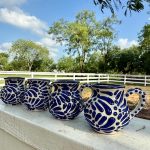 Talavera Tequila Jarrito Shot glasses Set brown and white. Set de Jarrito Tequileros de Talavera café con blanco.