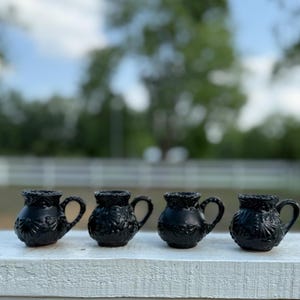 Talavera Tequila Jarrito Shot glasses Set brown and white. Set de Jarrito Tequileros de Talavera café con blanco.
