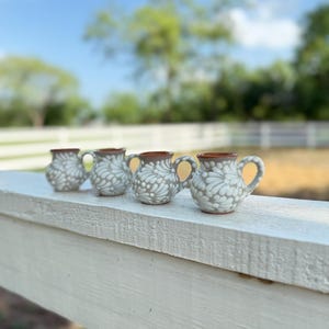 Talavera Tequila Jarrito Shot glasses Set brown and white. Set de Jarrito Tequileros de Talavera café con blanco.