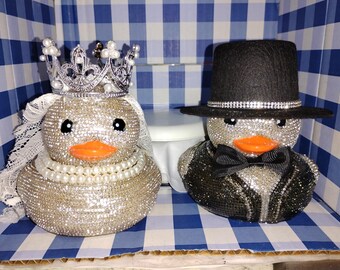 Nuevo y hermoso pato de goma grande hecho a mano con adornos para novios.