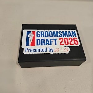 Caja para propuestas de baloncesto para padrinos de boda / Incluye insignia QR "Scan-to-Site", etiqueta de equipaje y tarjeta de propuesta / Precio por error del proveedor