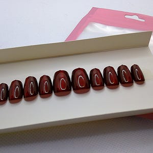 Short red shift cat eye press on nails