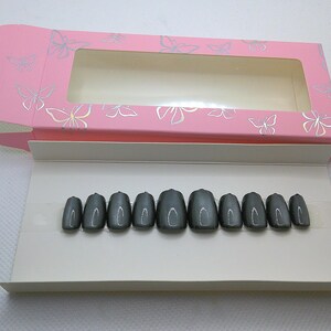 Short square black and grey cat eye shift press ons