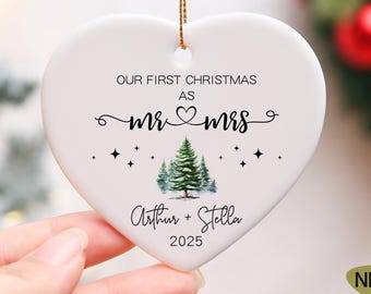 Nosso primeiro Natal como Sr. e Sra. Enfeite 2025, Lembrança personalizada de primeiro Natal para casais, Presente de primeiro Natal para casais, Bola de cerâmica de Natal