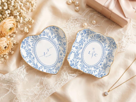 Personalized Toile De Jouy Ring Dish, Custom Ceramic Jewelry Tray, Wedding Ring Holder, Engagement Gift for Couple