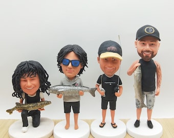 Figurka rybaka z żywicy malowana ręcznie, wykonana na zamówienie.