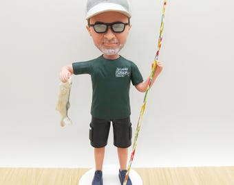 Niestandardowa figurka wędkarza z kiwającą głową: ręcznie malowana rzeźba wędkarza z żywicy