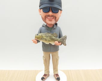 Spersonalizowana figurka wędkarza: ręcznie malowany prezent wędkarski z żywicy