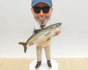 Figurka wędkarza z kiwającą głową: ręcznie malowana figurka wędkarza z żywicy