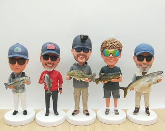 Figurka rybaka z kiwającą głową: ręcznie malowana żywiczna figurka rybaka