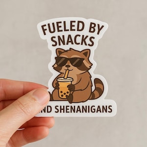 Pegatina de mapache "Alimentado por snacks": vinilo divertido