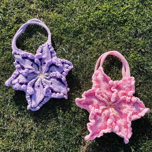 GEHÄKELTE LILIE, Umhängetasche, lilienförmige, handgewebte, florale Tasche Einzigartige & gemütliche Stricktasche, leichte kleine Handtasche für Frauen
