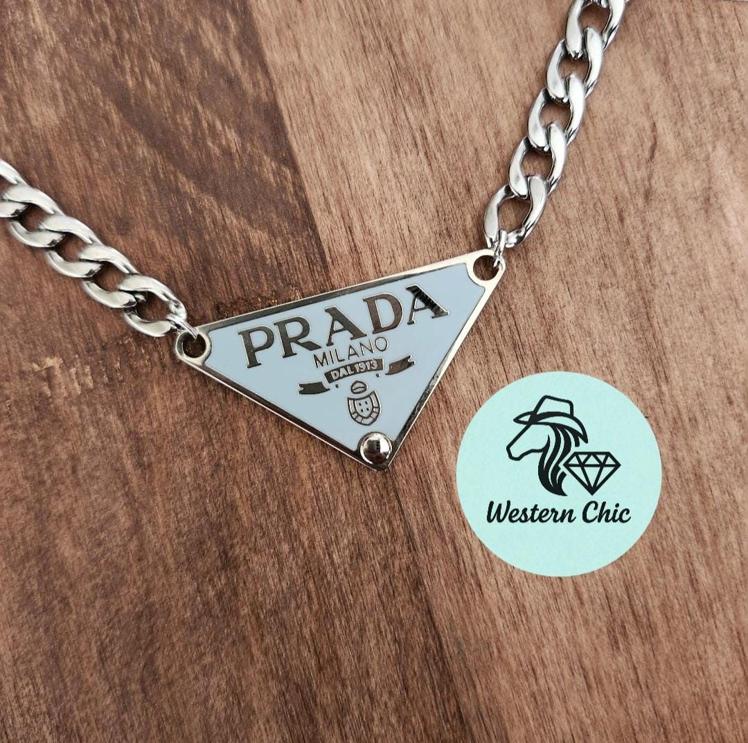 シルバー三角ネックレス ミニマル トレンディ おしゃれで上品 PRADA Prada necklace triangle - Etsy 日本