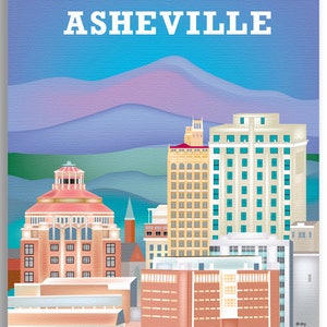 Pu&ograve; includere: Un'illustrazione colorata dello skyline di Asheville, con un edificio del tribunale rosa, un grattacielo giallo e un edificio blu con finestre bianche. Le montagne sono sullo sfondo, con un gradiente viola e blu.