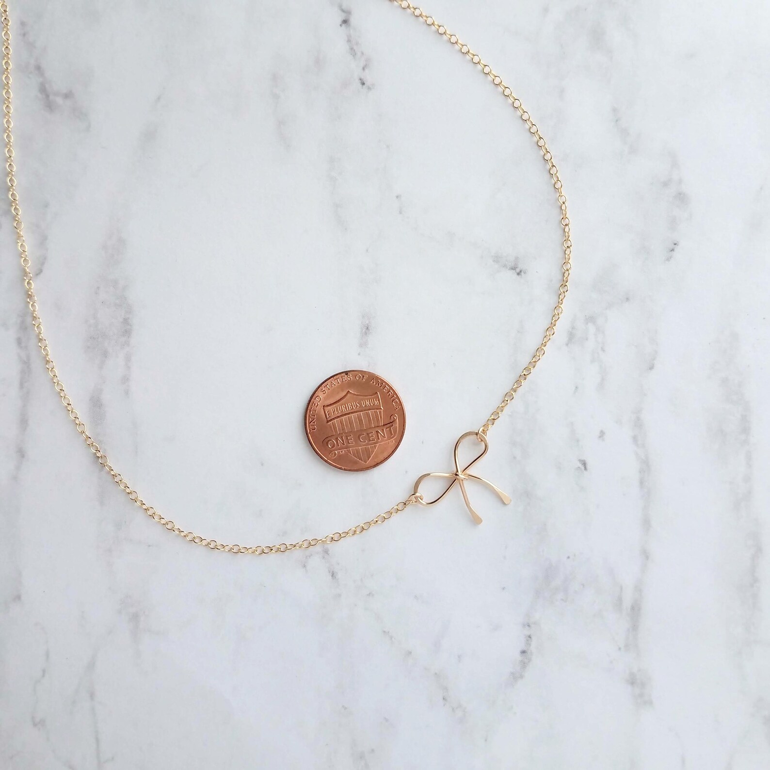 Chic Bow Goal Digger Neckchain - Golden main image 1