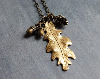 Collar de otoño, collar de roble, collar de roble, colgante de hoja de oro, dije de piña, dije de bellota, cadena de bronce, latón antiguo, joyería de otoño