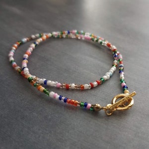 Front Toggle Verschluss Halskette, perlenkette, gold verschluss, verschiedene multicolor rocailles perlen, kleine perlenstrang, gold verschluss, zierliche kette