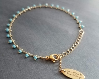 Gold Perlen Armband / Fußkettchen - Baby Blau extra kleine Perlen - feine Gold verstellbare Kette - zartes, dünnes, minimalistisches, kleines Geschenk
