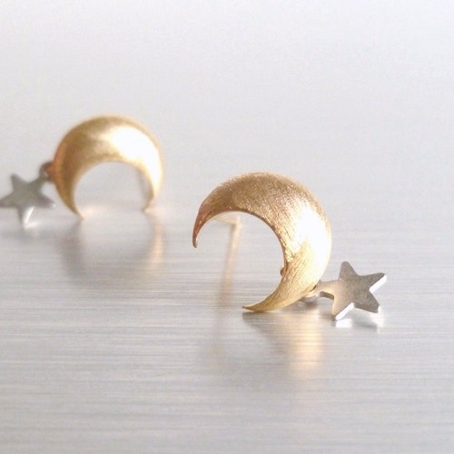 Boucles d'oreilles lune en or, boucle d'oreille étoile, boucle d'oreille croissant de lune, boucle d'oreille étoile de lune, clou de lune, petite boucle d'oreille de lune, poteau en argent sterling, souhait