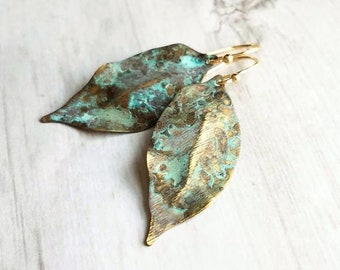 Simple Leaf Earrings, wavy leaf earring, patina leaf earring, verdigris leaf earring, verdigris patina earring, blue green earring, large