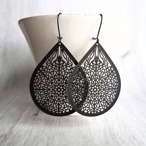 Matte Black Filigree Earrings, black teardrop earrings, matte black earring, large tear drop earring, black drop earring, intricate cut out