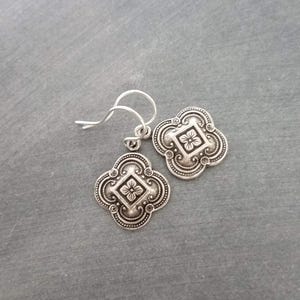 Silver Clover Earring - small clover earring, 4 leaf clover, clover jewelry, antique silver clover, clover dangle, good luck earring