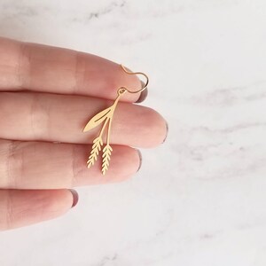 Wheat Earrings, gold wheat earring, wheat stalk earring, farmer earring, cowgirl earring, gold country earring, farm earring, crop earring image 2