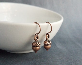 Acorn Earrings, antique copper earring, small acorn dangles, acorn charms, squirrel earring, rustic acorns, oxidized dark copper autumn fall