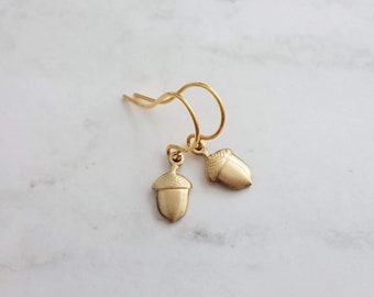 Small Acorn Earrings, gold acorn earring, small gold acorn earring, little gold acorn earring, tiny acorn earring, acorn dangle, simple gold